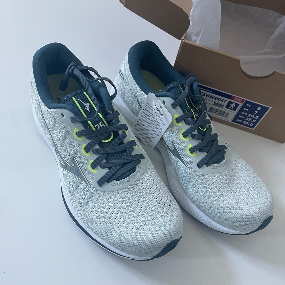 Mizuno running sneaker